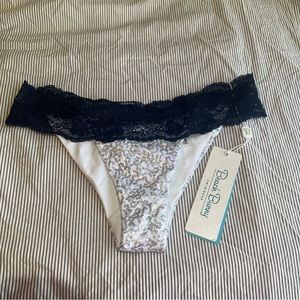 BEACH BUNNY BIKINI SKIMPY LADY VIVA LAS VEGAS SILVER SEQUINS WHITE/ NAVY